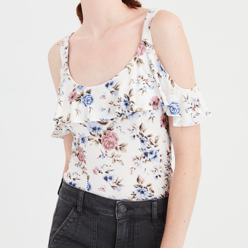 American Eagle NWOT Cold Shoulder Top
